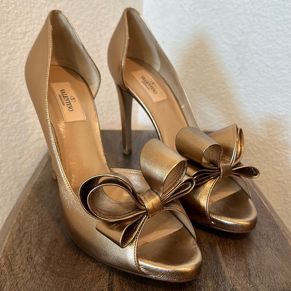 VALENTINO GARAVANI D'Orsay Bow Gold Metallic Open Toe Pumps Size 401/2 US 91/2